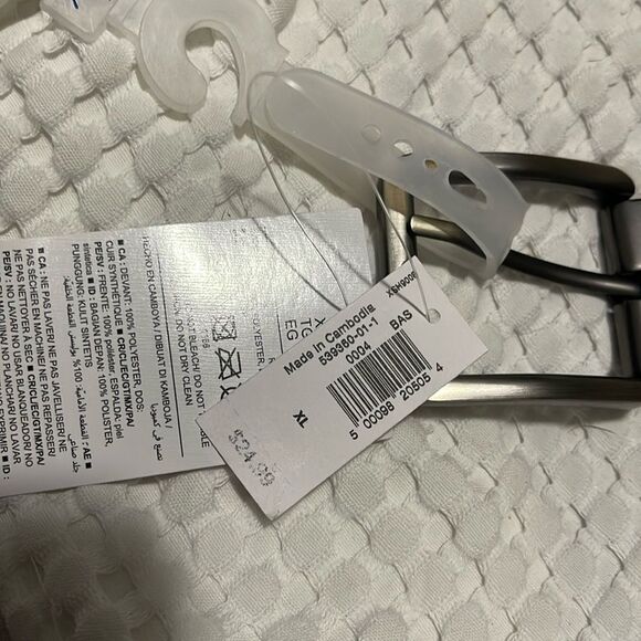 NWT- Old Navy- men’s XL. Faux Leather Reversible Belt - Picture 3 of 6